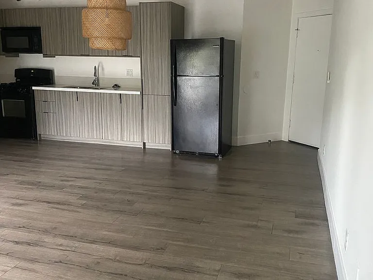 14133 Calvert St — Photo 8