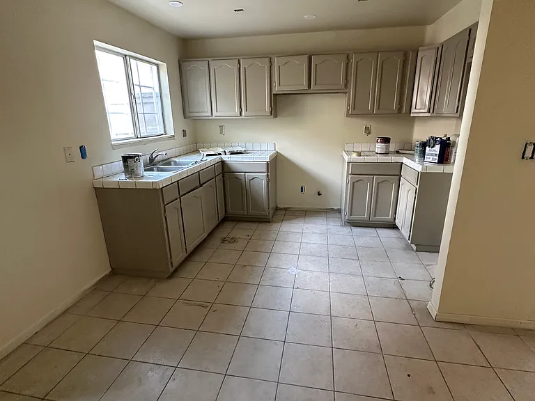 2210 S Hobart Blvd #5 — Photo 5