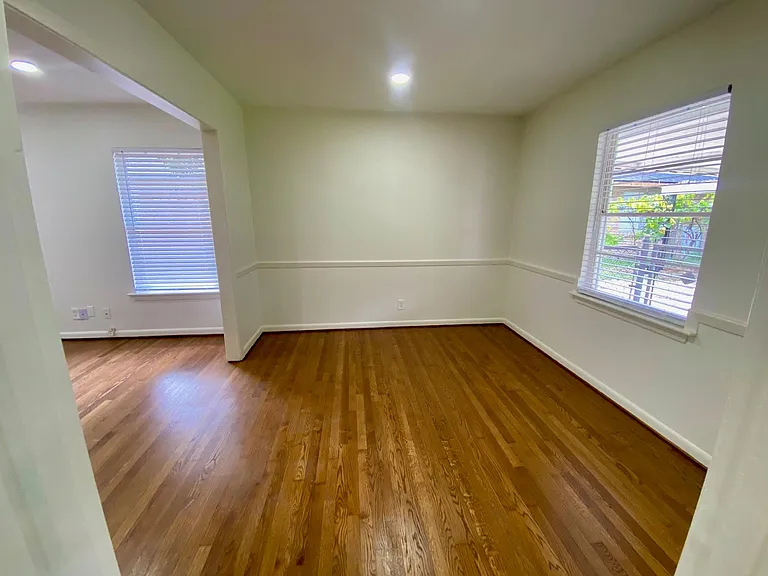 3118 Castlewood St — Photo 11