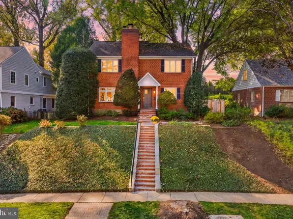 10137 Crestwood Rd, Kensington, MD 20895