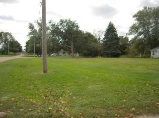 519 E 3rd St, Maquon, IL 61458