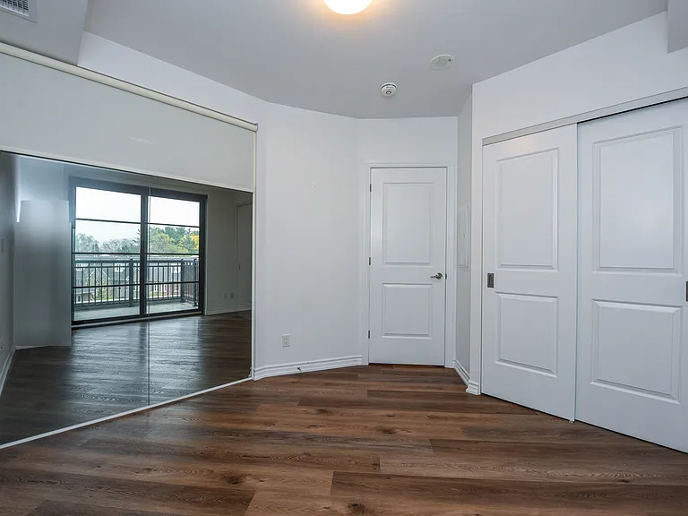 571 Prince Edward Dr N #401 — Photo 30