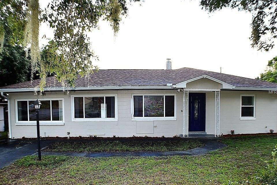 1st image of 110 S Lone Oak Dr