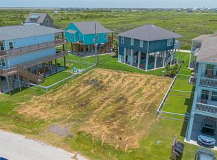 920 Melody Ln, Crystal Beach, TX 77650