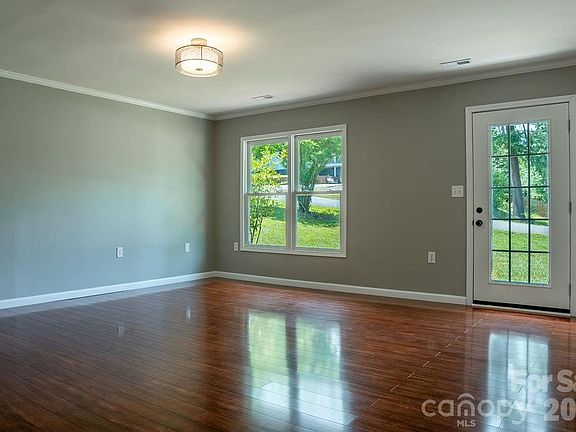 5th image of 138 Oak Hill Dr