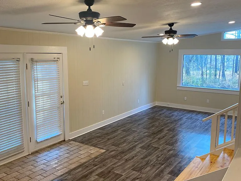 7600 Pond Dr — Photo 3