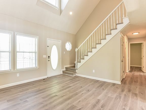 4th image of 508 Southlake Dr