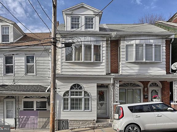 2nd image of 411 W Oak St