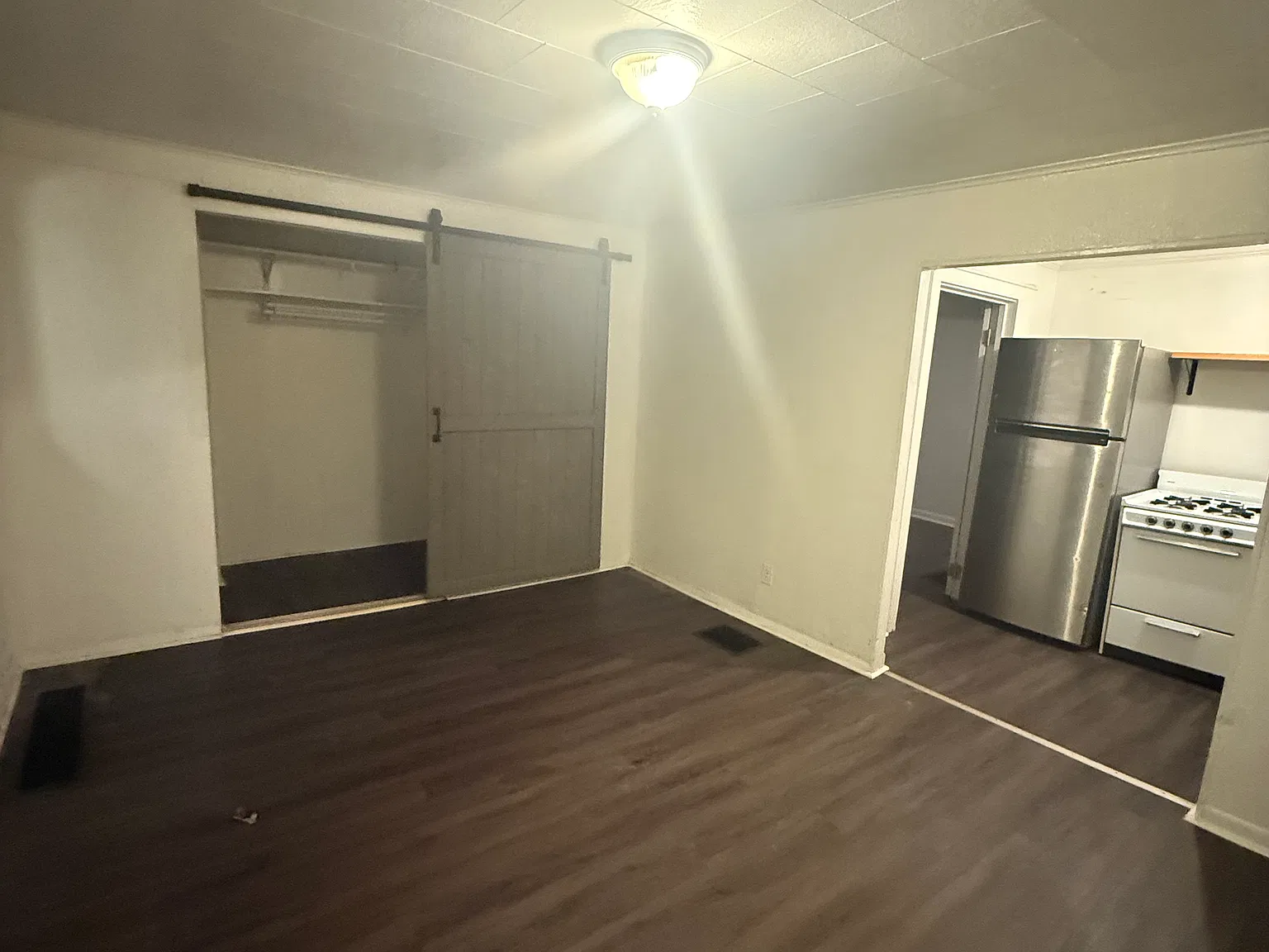 1 bed, 400 sqft, $1,000 — Photo 2