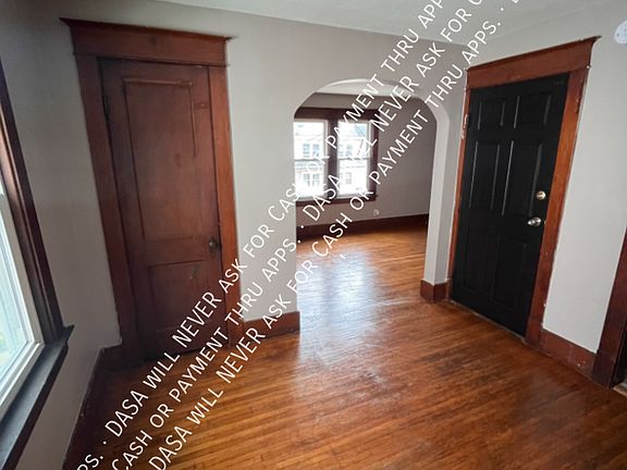 4th image of 213 Chadduck Ave