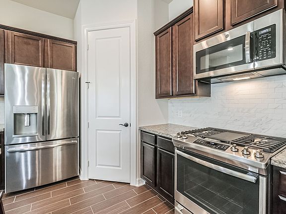 4th image of 9 Laurelwood Dr