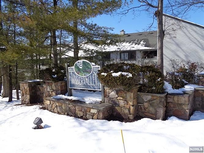 1st image of 203 Cypress Ct