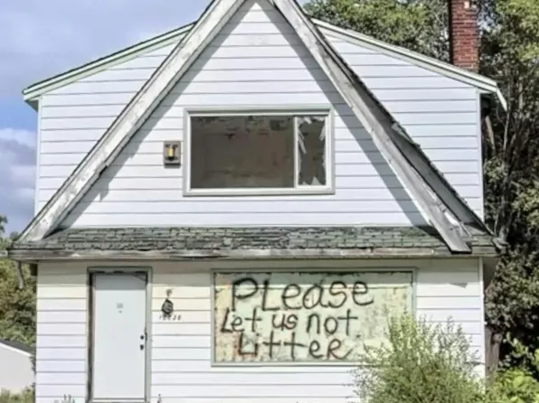 12828 Strathmoor St, Detroit, MI 48227