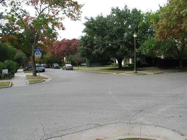 2nd image of 3419 Lindenwood Ave