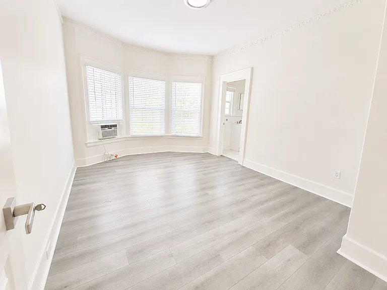 1139 W 27th St #1141 — Photo 14