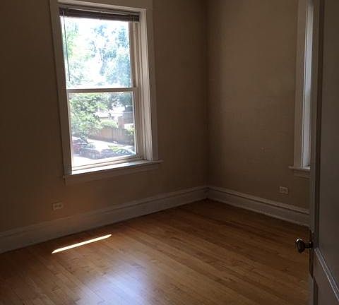 5th image of 5235 N Winchester Ave #3