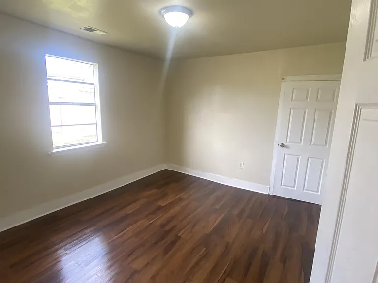 520 Robinson Ave — Photo 7