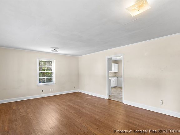 4th image of 158 Kensington Cir