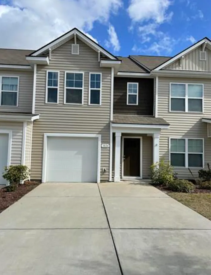 3 bed, 2.5 bath, 1473 sqft, $1,975 — Photo 1