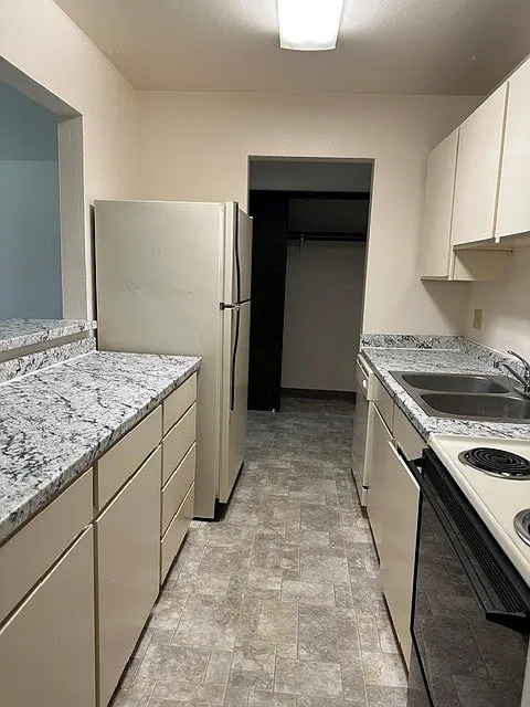 2 bed, 1100 sqft, $1,795 — Photo 2