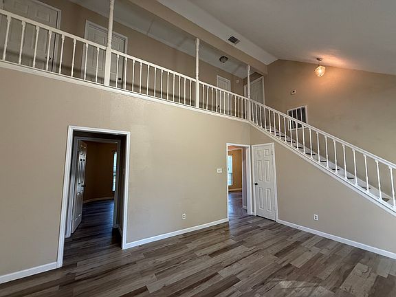 4th image of 701 Balmoral Ct