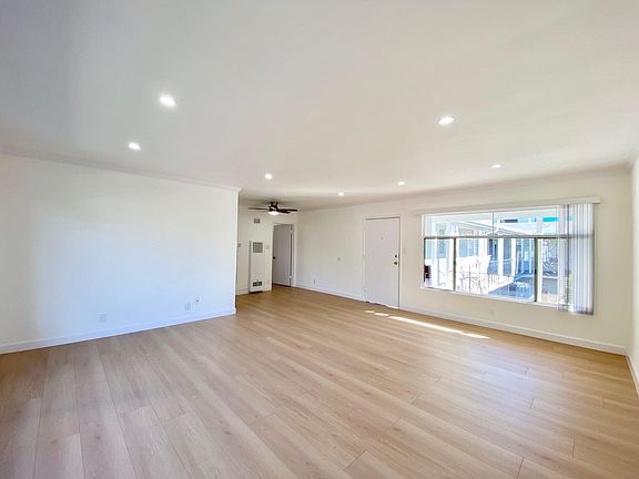 3rd image of 1400 N Gardner St APT 20