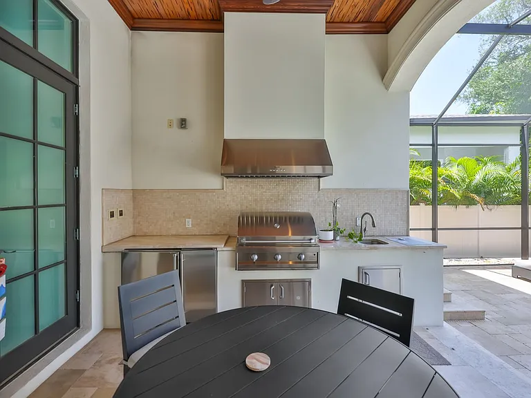 629 Riviera Dr — Photo 46