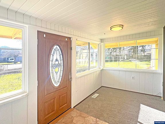 3rd image of 6898 Thurston Rd