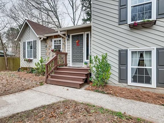 3rd image of 282 Doeskin Ln SE