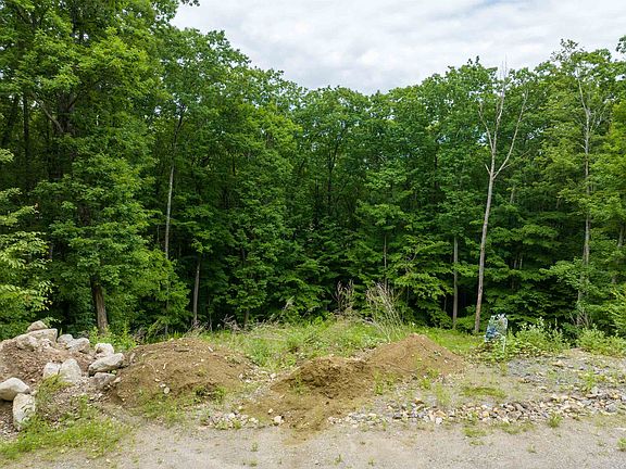 3rd image of 30 Greenleaf Trail