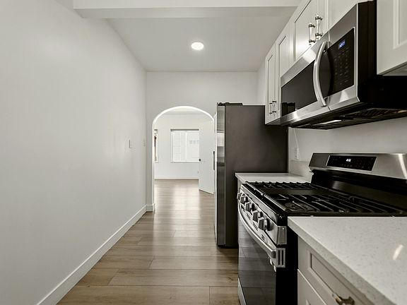 3rd image of 1524 N Sycamore St #4