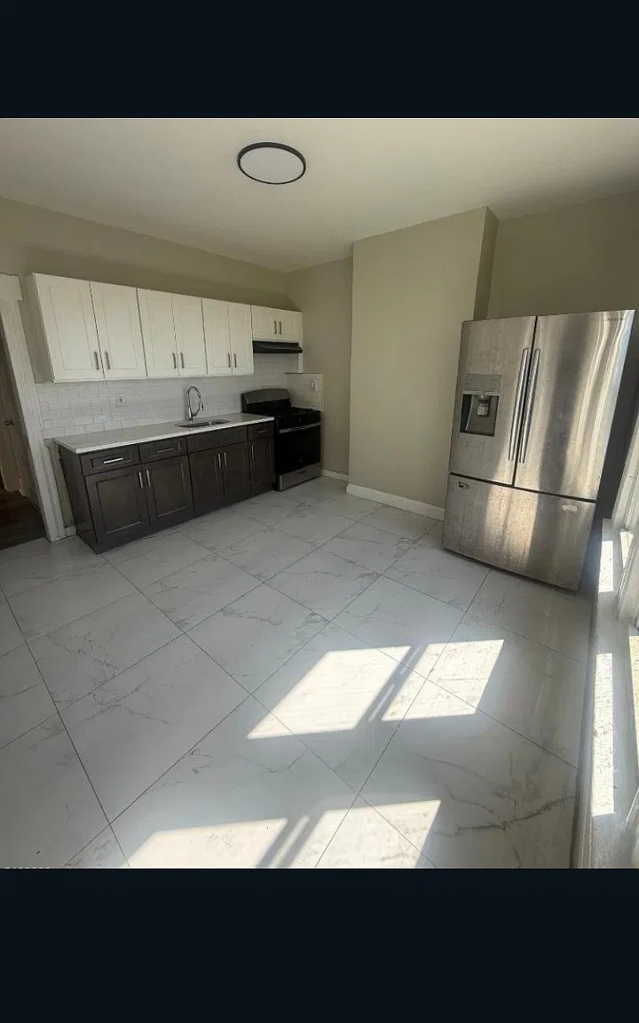 3 bed, $2,399 — Photo 1