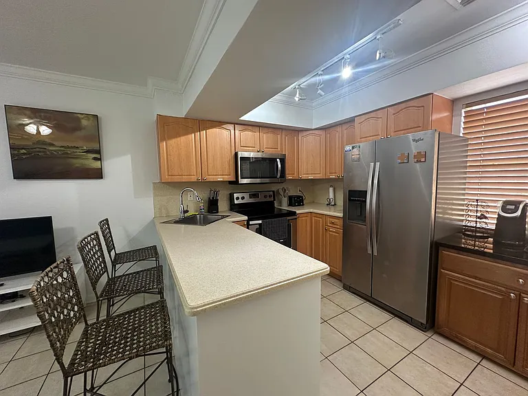 740 NE 37th St — Photo 9