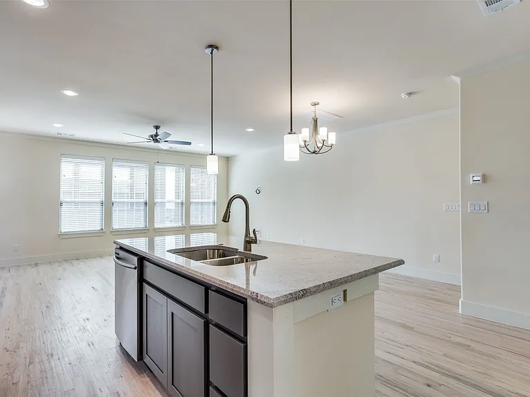 4316 Hartford St #31 — Photo 7