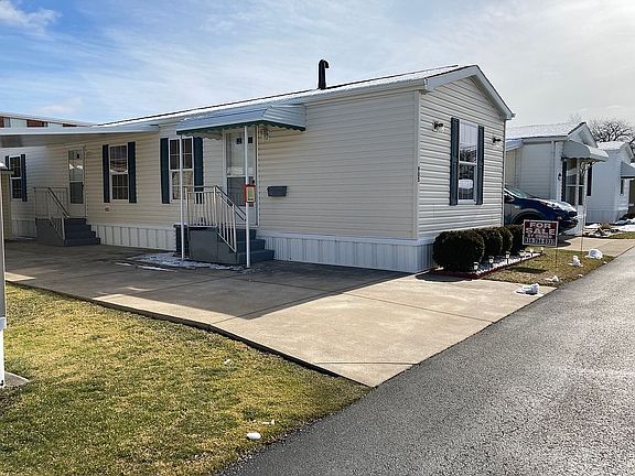 3rd image of 905 Douglas Dr