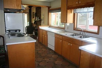 4th image of 10606 34th Ave E