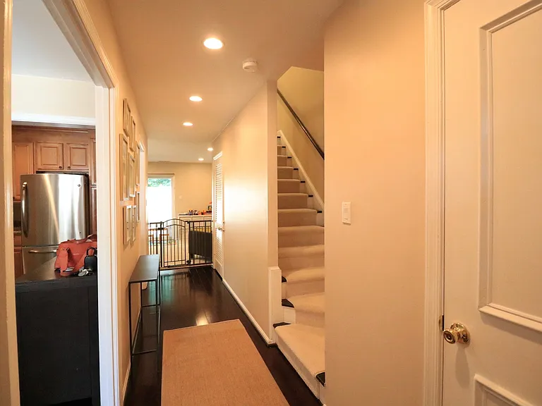 748 Azalea Dr — Photo 16