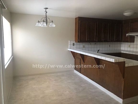5th image of 642 Bolton Ct #1
