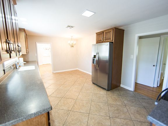 5th image of 8024 Bennington Dr