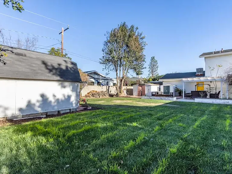 2123 Mary Way — Photo 34