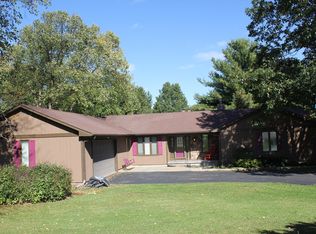 9033 Robin Hill Dr, Woodstock, IL 60098