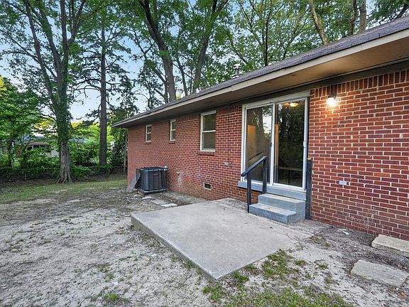 3rd image of 3710 Hermitage Dr