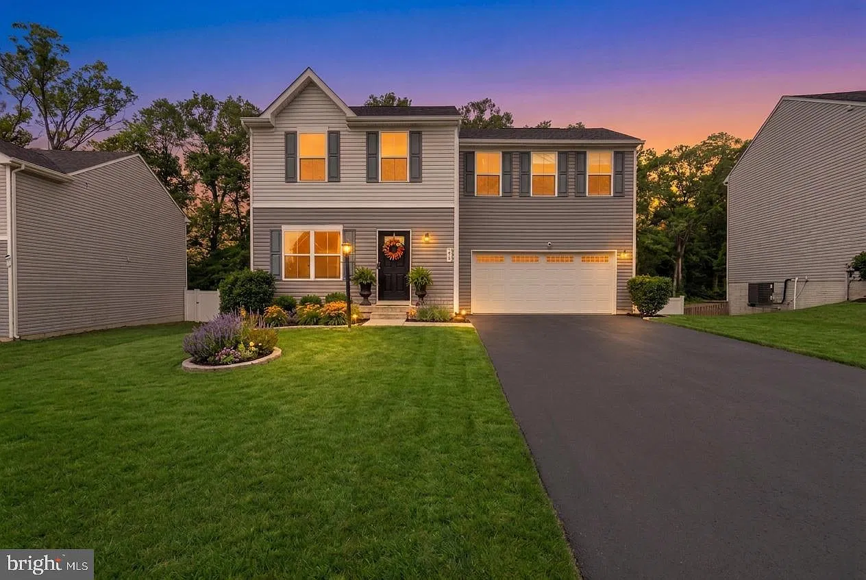 4 bed, 2.5 bath, 2180 sqft, $2,200 — Photo 1