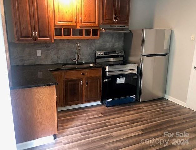 1st image of 4808 Highlake Dr