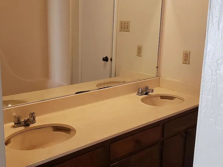 104 Oak Ridge Ave #B — Photo 2