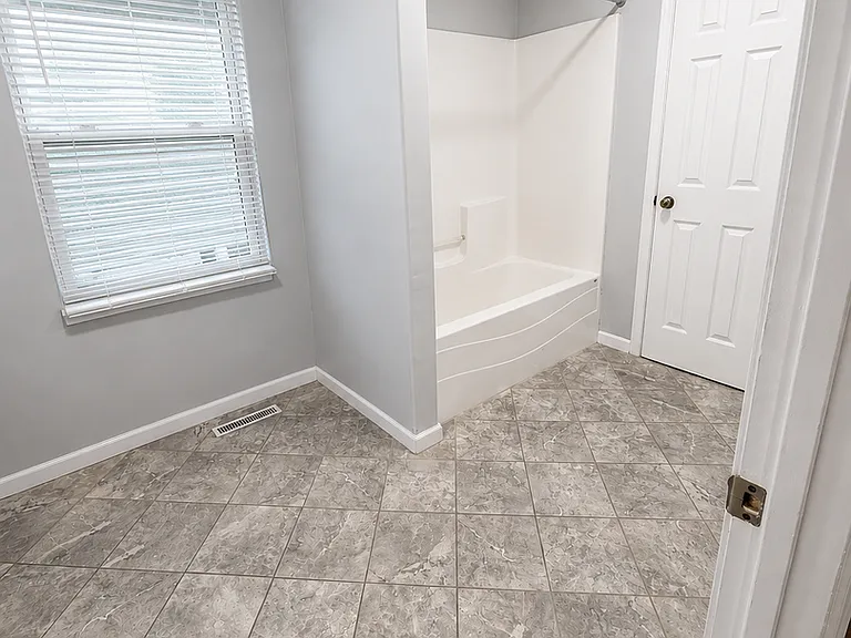 2092 Garfield Ave — Photo 8