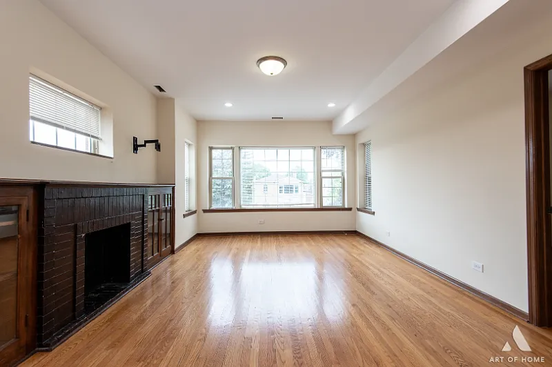 3301 N Kilbourn Ave — Photo 3