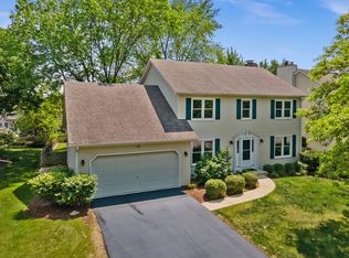 32 Richmond Ln, Aurora, IL 60504