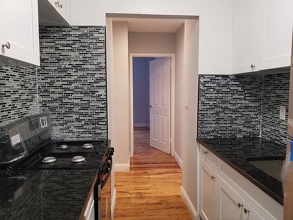 2nd image of 926 Bronx Park S APT 4D