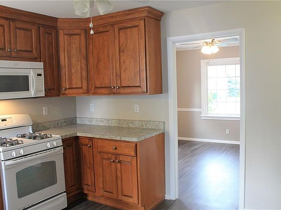 3rd image of 831 Wyoming Ave